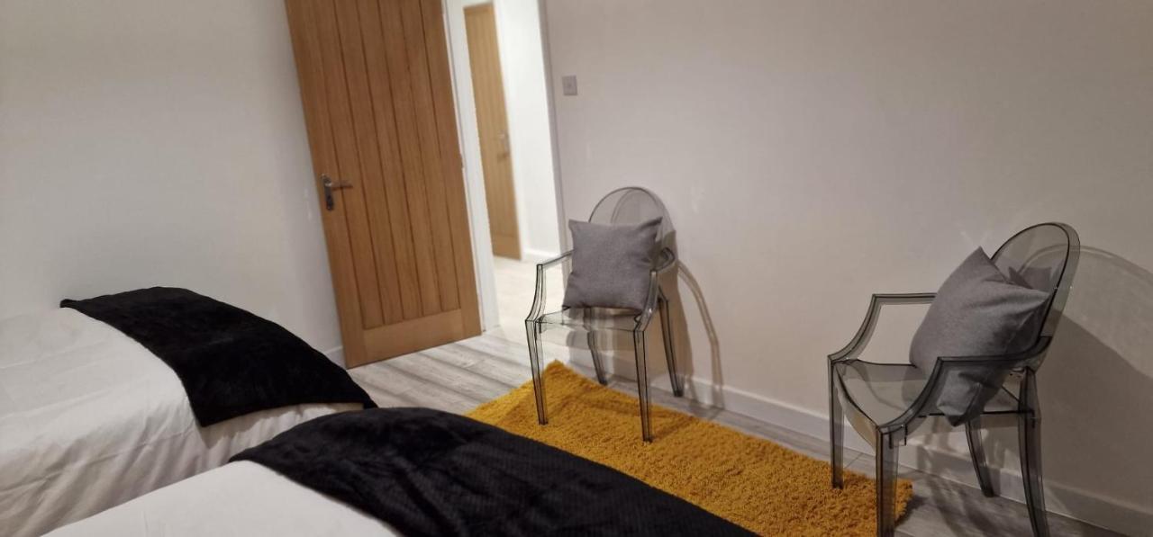 Shm Stays Leicester. Newly Renovated!! 15 Min Drive From City Centre, University. 9 Min Drive To Leicester City Stadium, 5 Min Drive To M1 & M69. 2 Min Walk To Bus Stop. Luaran gambar