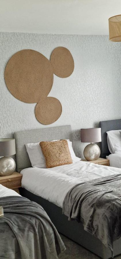 Shm Stays Leicester. Newly Renovated!! 15 Min Drive From City Centre, University. 9 Min Drive To Leicester City Stadium, 5 Min Drive To M1 & M69. 2 Min Walk To Bus Stop. Luaran gambar