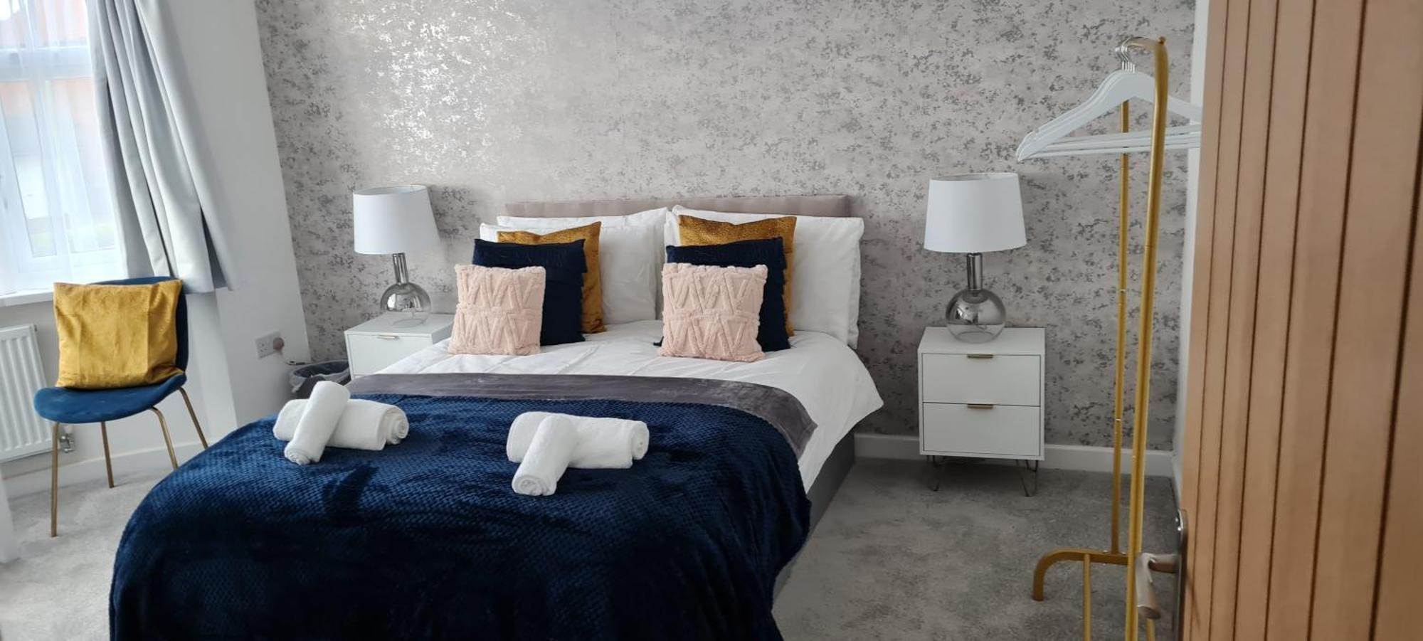 Shm Stays Leicester. Newly Renovated!! 15 Min Drive From City Centre, University. 9 Min Drive To Leicester City Stadium, 5 Min Drive To M1 & M69. 2 Min Walk To Bus Stop. Luaran gambar